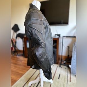 Preowned  Leather motorcycle jacket in black Men size 42 fit Large